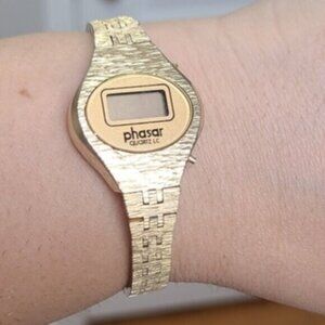 Ladies Vintage Retro Phasar Quartz Gold Tone Analog Watch Stainless Steel